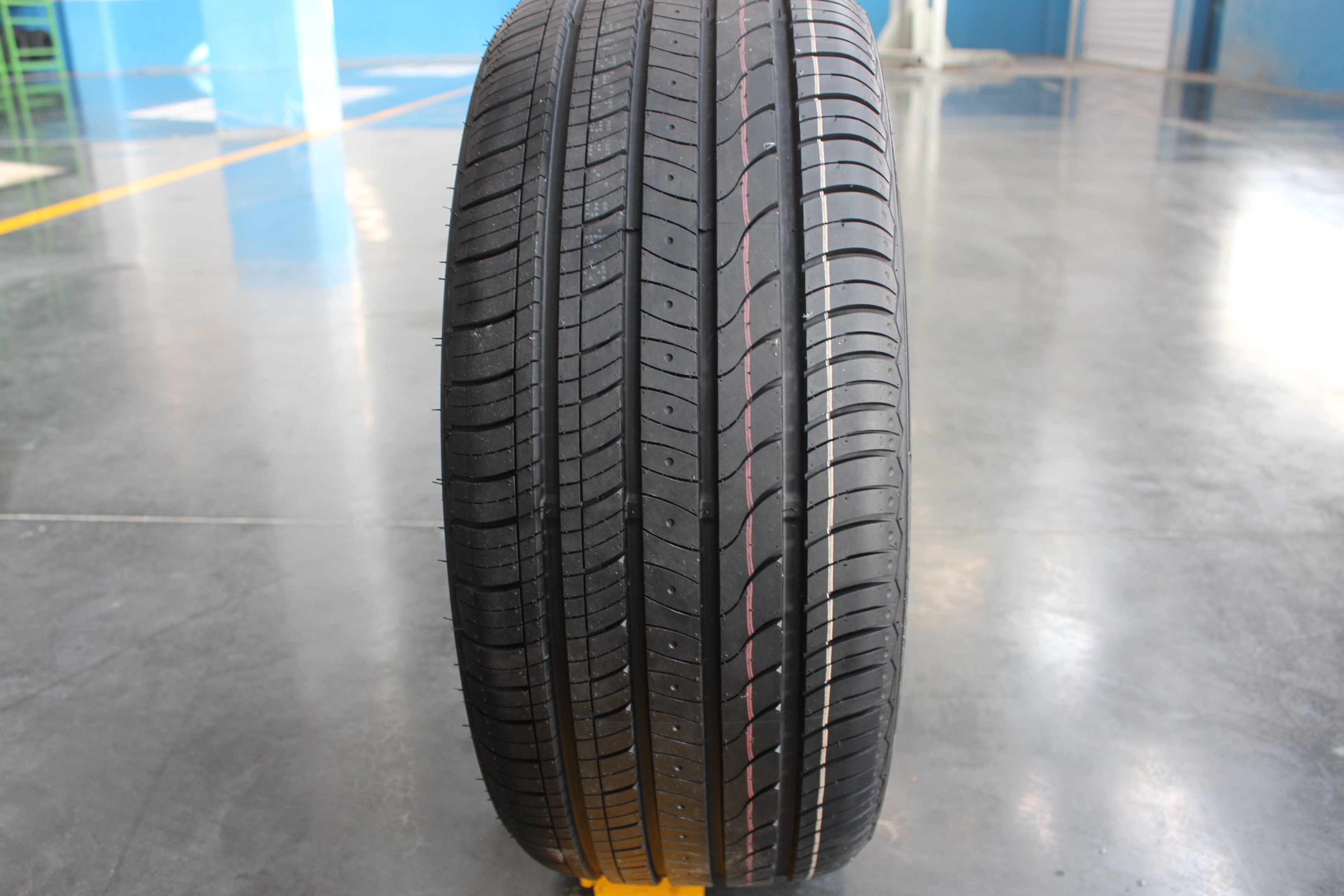 SUV CAR Tyre 235/55 r17  buy cheap car tires china neumtico 235 65 r17 4x4 195 40 r15