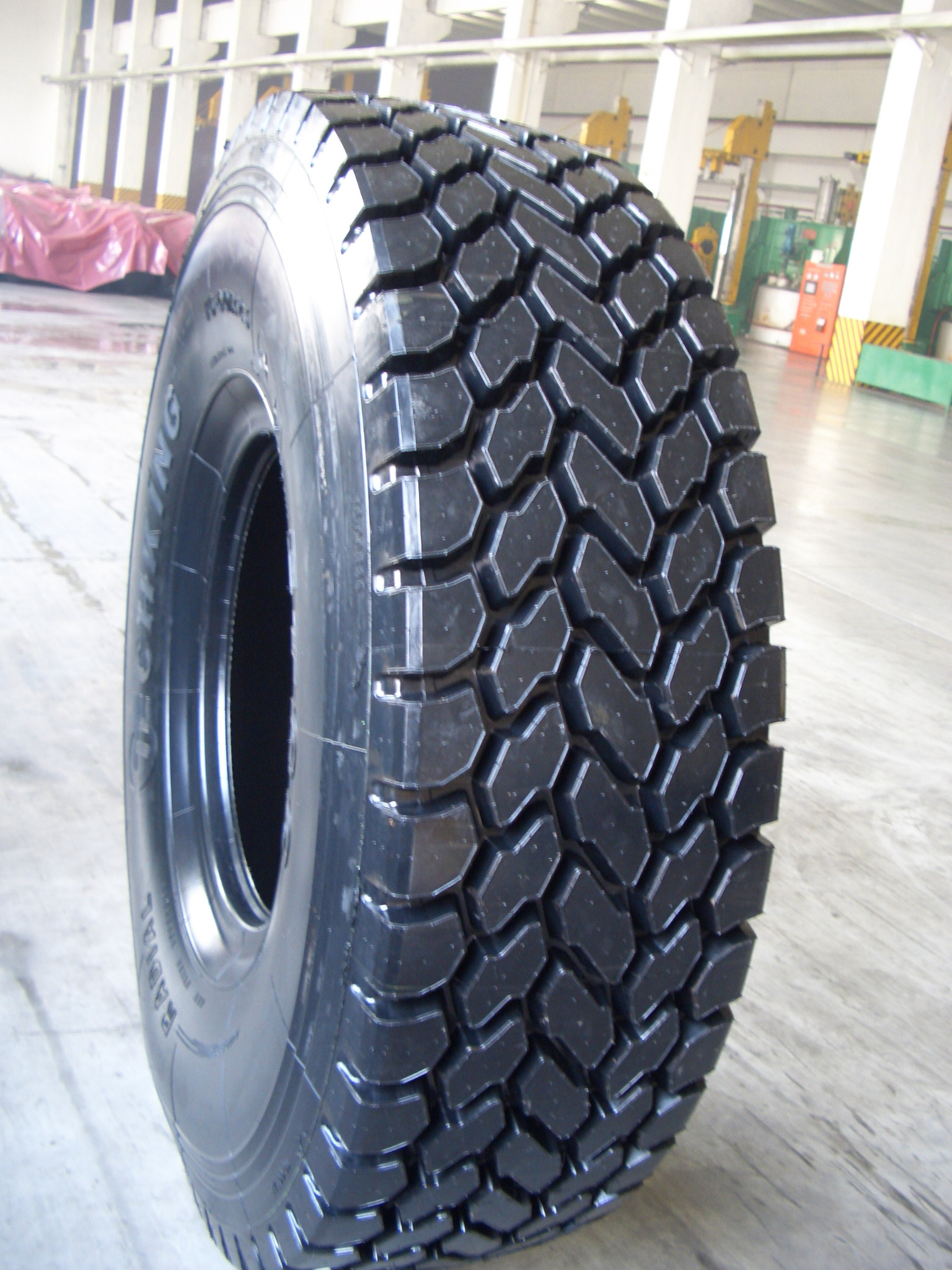 HILO OTR tyres 1400R24 1400R25 1600R25 1800R25 17.5R25 20.5R25 for crane fire& rescue flatbed tires