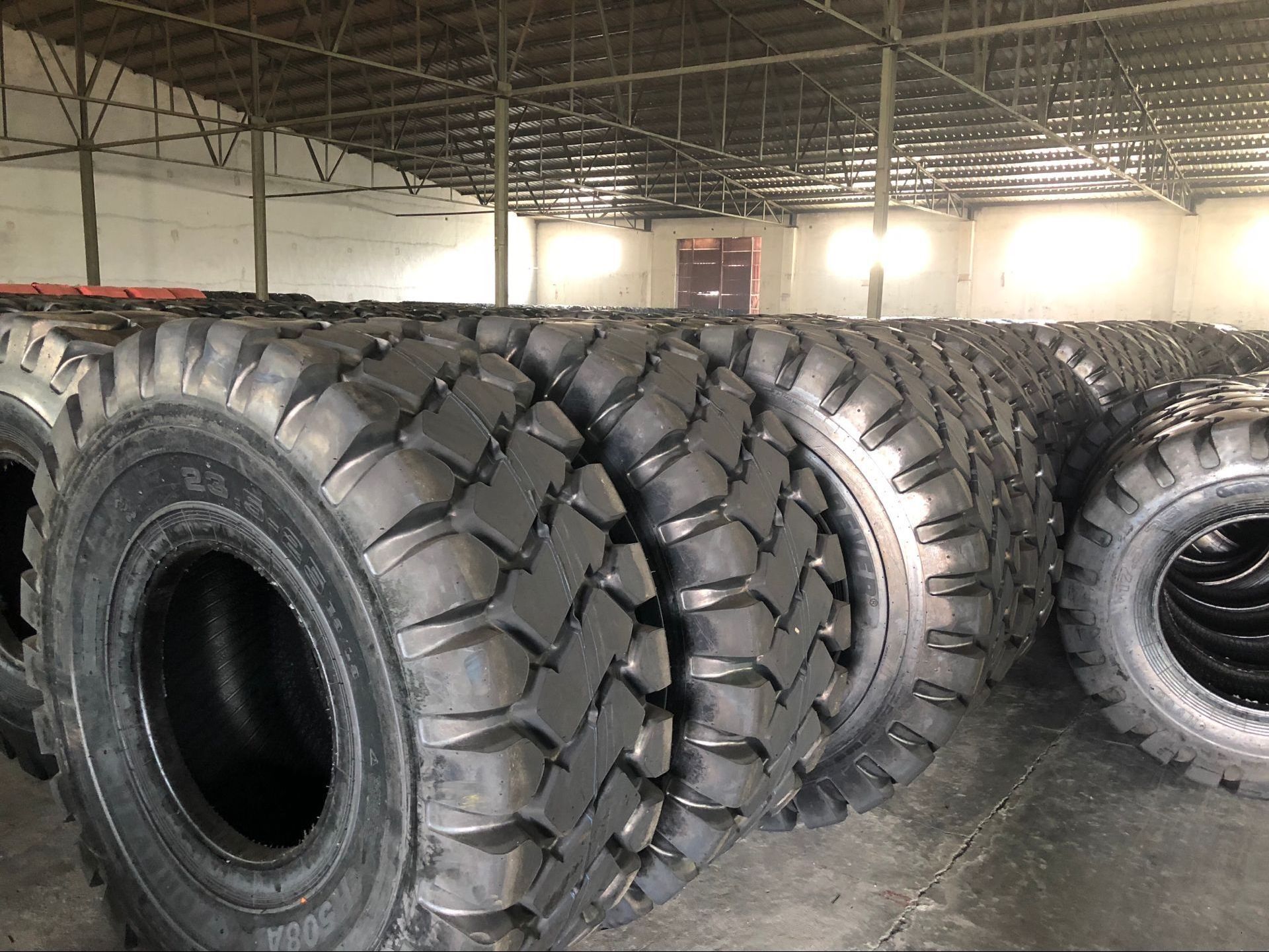 20.5/70-16 23.5/70-16  OTR E3L3 Mining Tyre Loader/Dozer/Grader Tire, Dump Truck Tire