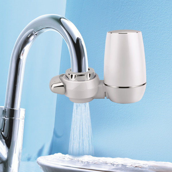 Water purifier directly connected to faucet used to tap water filter