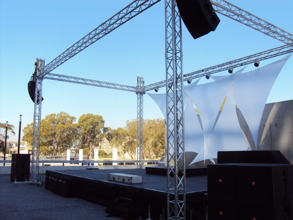 Aluminum assembly portable concert podium stage