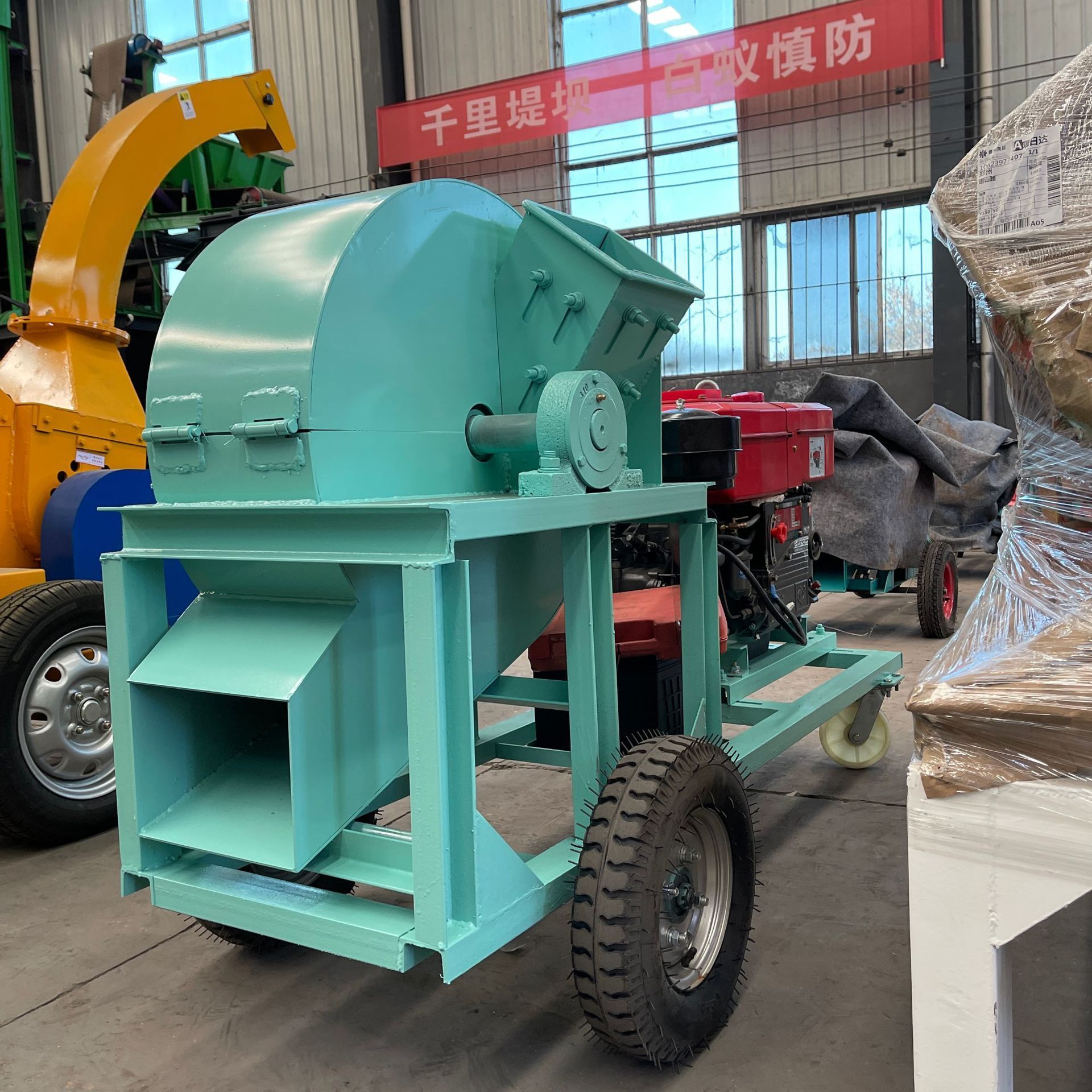 Factory Direct Sale Square Mouth Wood Crusher Large Capacity and Rapid Crushing Wood Grinder