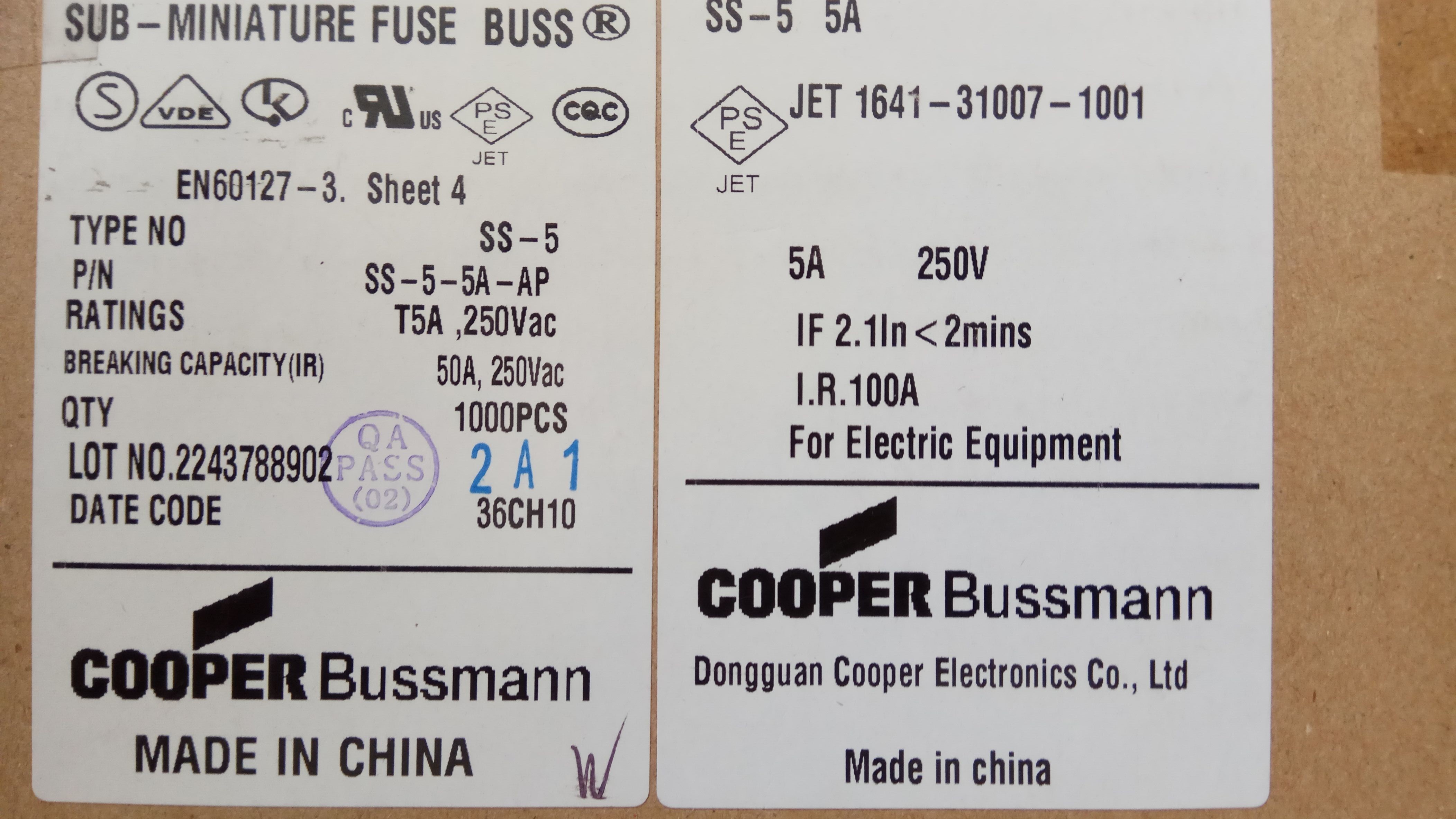 Bussmann / Eaton SS-5-5A-AP  T5A 5A 250V SS-5H RADIAL TD FUSE  Fuse through pass type with lead