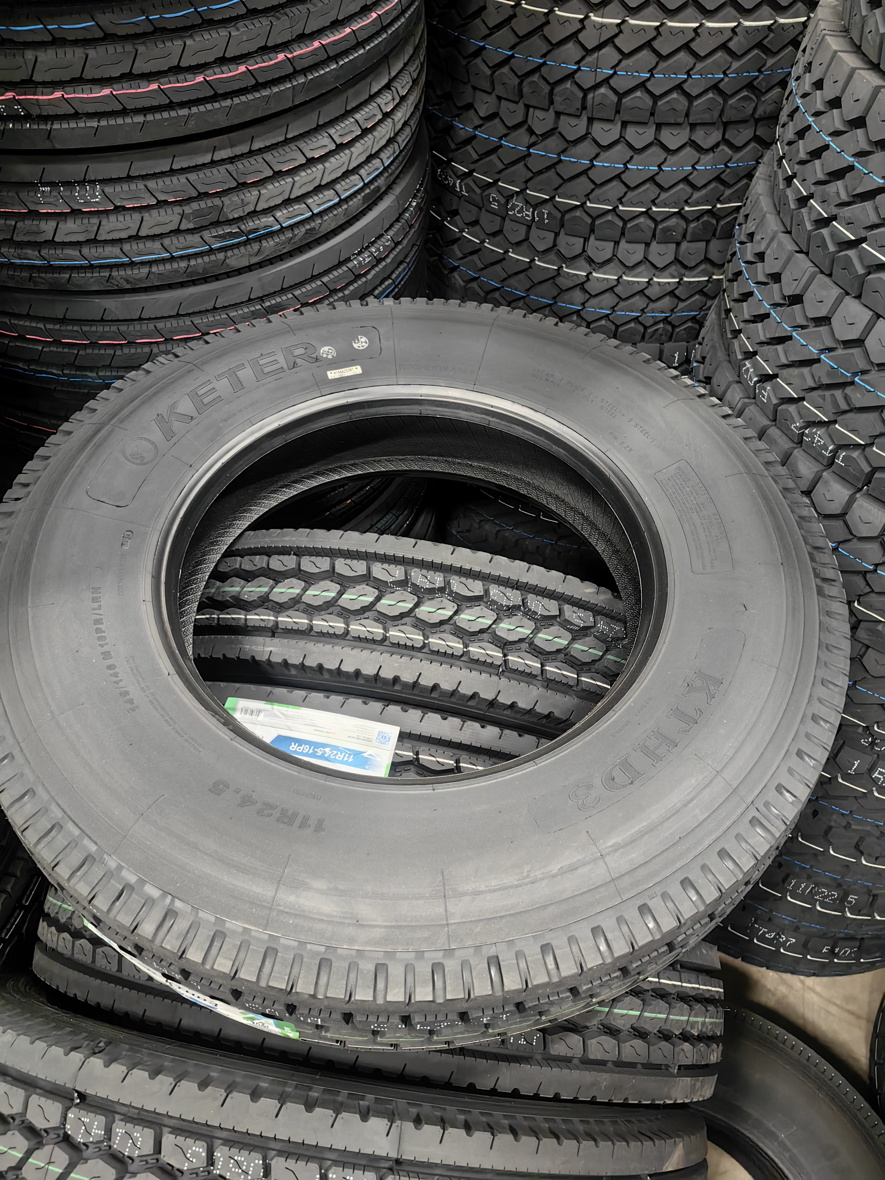 TRUCK TYRES  11R22.5 11R24.5  295/80R22.5 315/80R22.5llantas TBR bus light truck