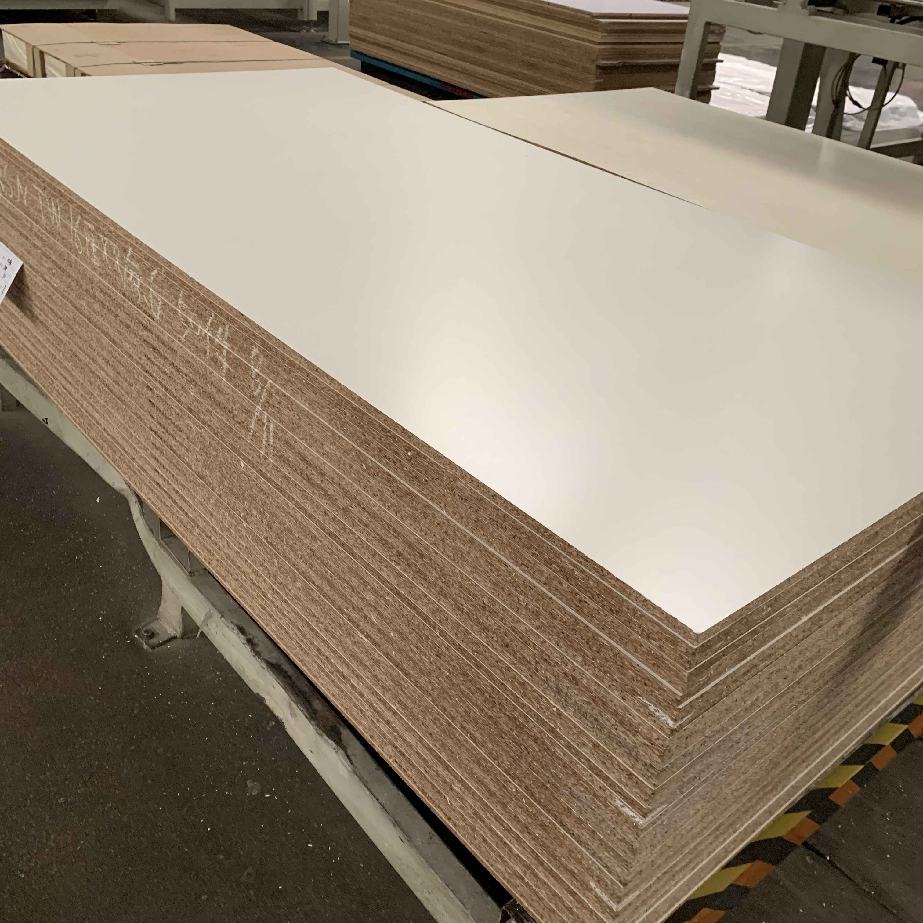 Free Sample Moisture Proof Particle Board/Chipboard/Flakeboard/Particle Board for Furniture