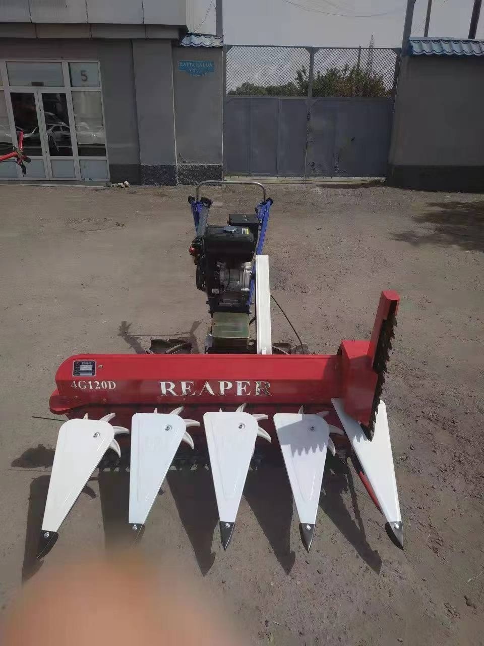 Farm Use Labor Saving Alfalfa Harvester Machine Convenient Operation Green Alfalfa Reaper Harvesting Equipment