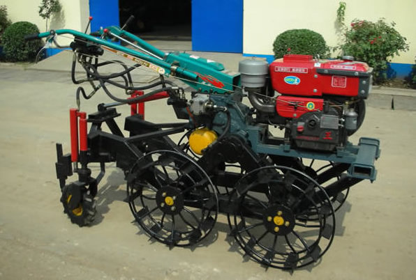 Compact structure flexible operation sweet potato harvester for sale