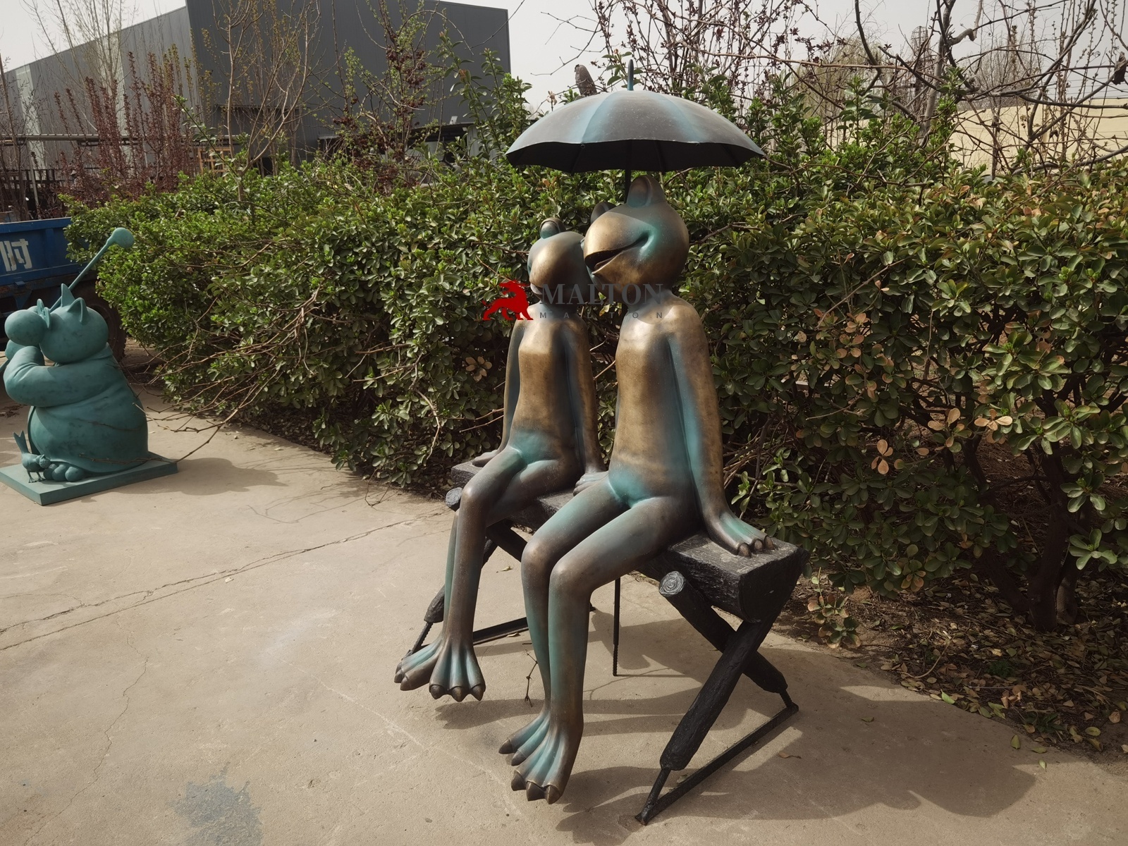 Frog Couple with Umbrella Sculpture Hand Made Casting Metal Craft Bronze High Quality Art Wooden Case Digital Printing Europe