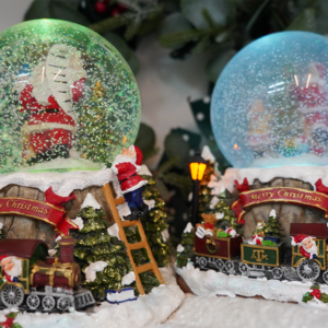 Merry Christmas Resin Crafts Bear Tree Santa Claus Train Girl Boy Snowing Led Water Globe With Music