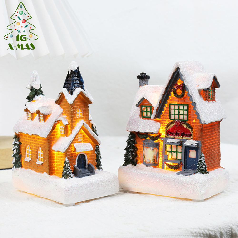 KG Xmas Source Factory Wholesale Adornos de Navidad Small LED Light Snowing Resin Village House Christmas Resin Ornaments