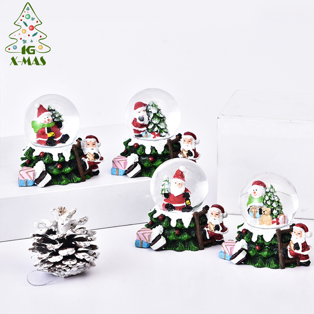 KG Xmas Factory Wholesale adornos de navidad Red Green Train Resin Glitter Musical Lights Battery Operated Christmas Snow Globe