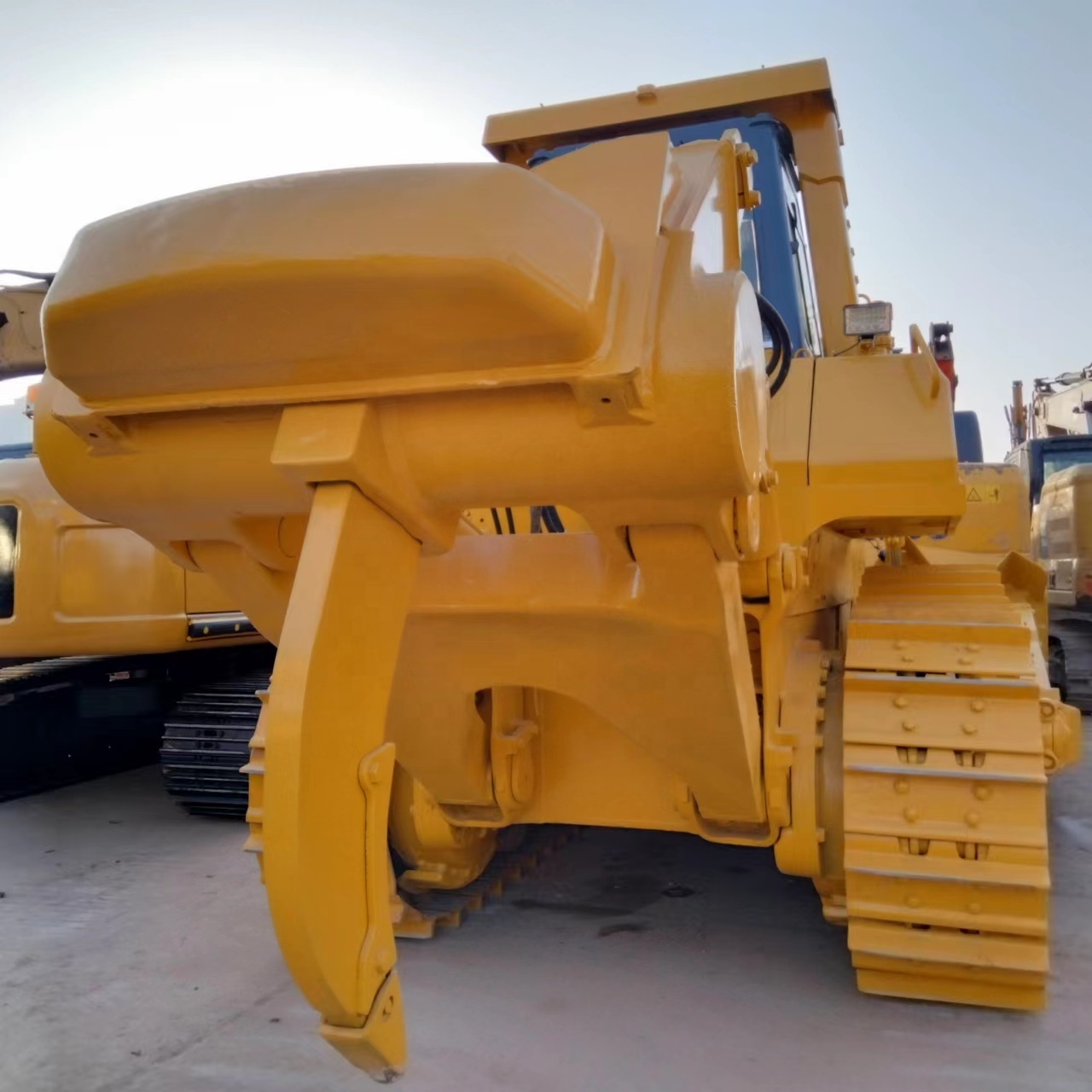 Wholesale D155A Japan original Used Komatsu D155ax-5 Crawler Tractor Bulldozer CE EPA EURO Bulldozer D85 D85A-18/21 small Winch