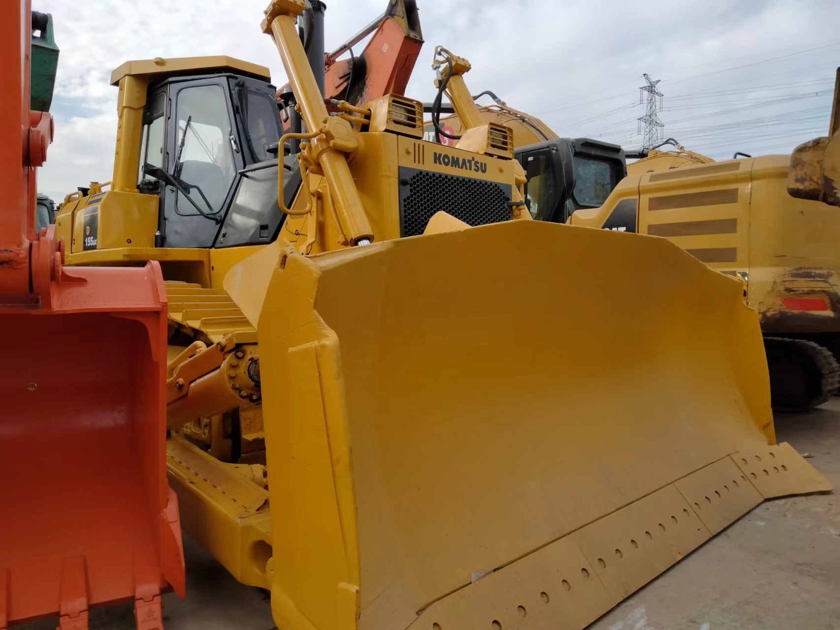 Wholesale D155A Japan original Used Komatsu D155ax-5 Crawler Tractor Bulldozer CE EPA EURO Bulldozer D85 D85A-18/21 small Winch