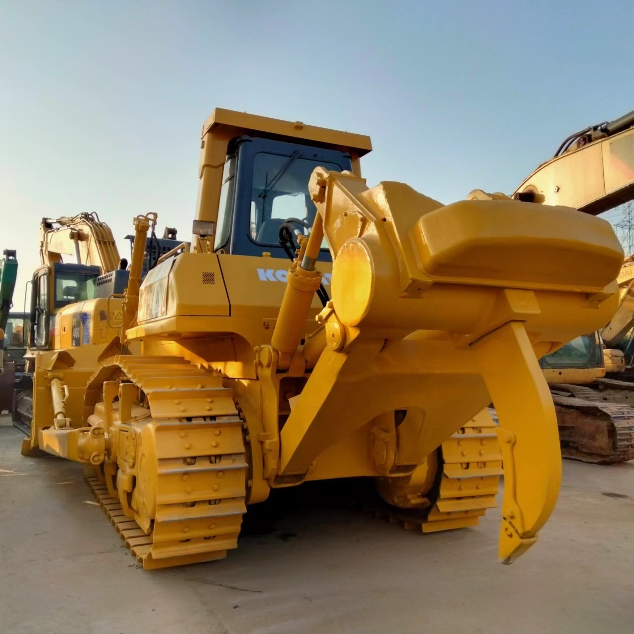 Wholesale D155A Japan original Used Komatsu D155ax-5 Crawler Tractor Bulldozer CE EPA EURO Bulldozer D85 D85A-18/21 small Winch