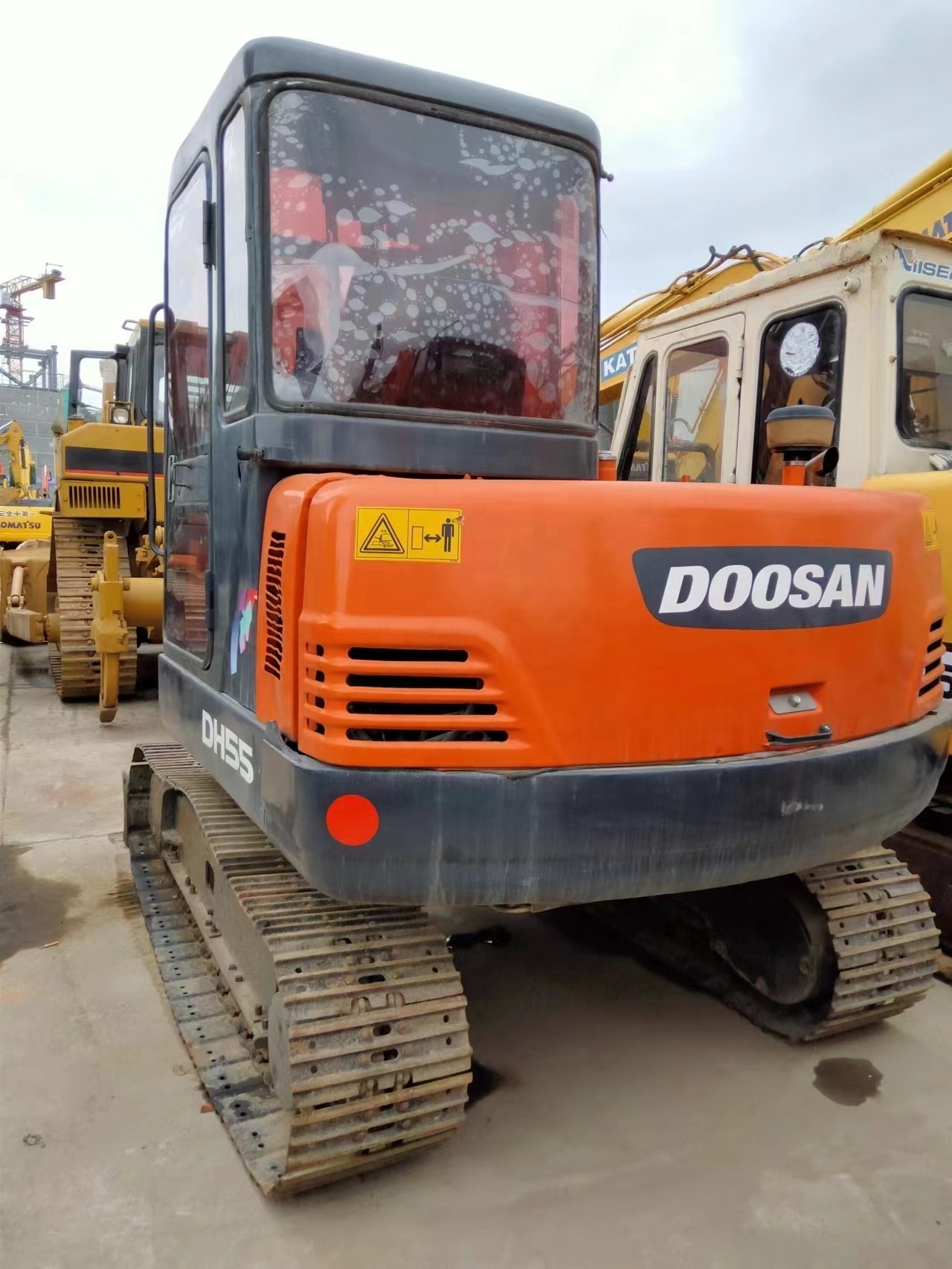 used DH55 Used Doosan DH255 crawler excavator, backhoe digger DH60 may xuc, Doosan mini excavator with dozer blade hot sale