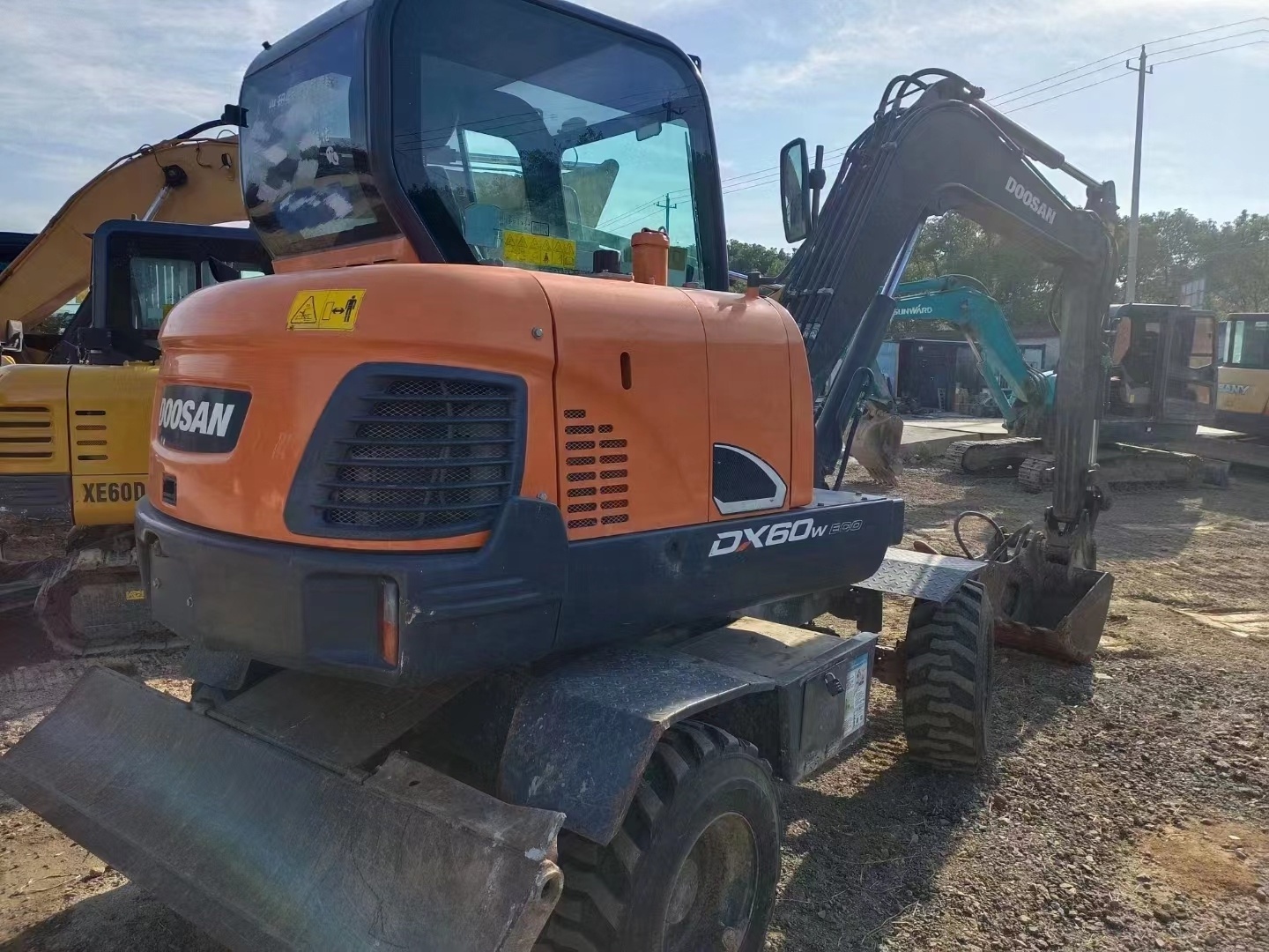 DOOSAN Mini Wheel Used Dx60W Excavator 6 TON Second Hand Wheel Digger DX60 DH60 5t 6t DOOSAN used excavator for sale