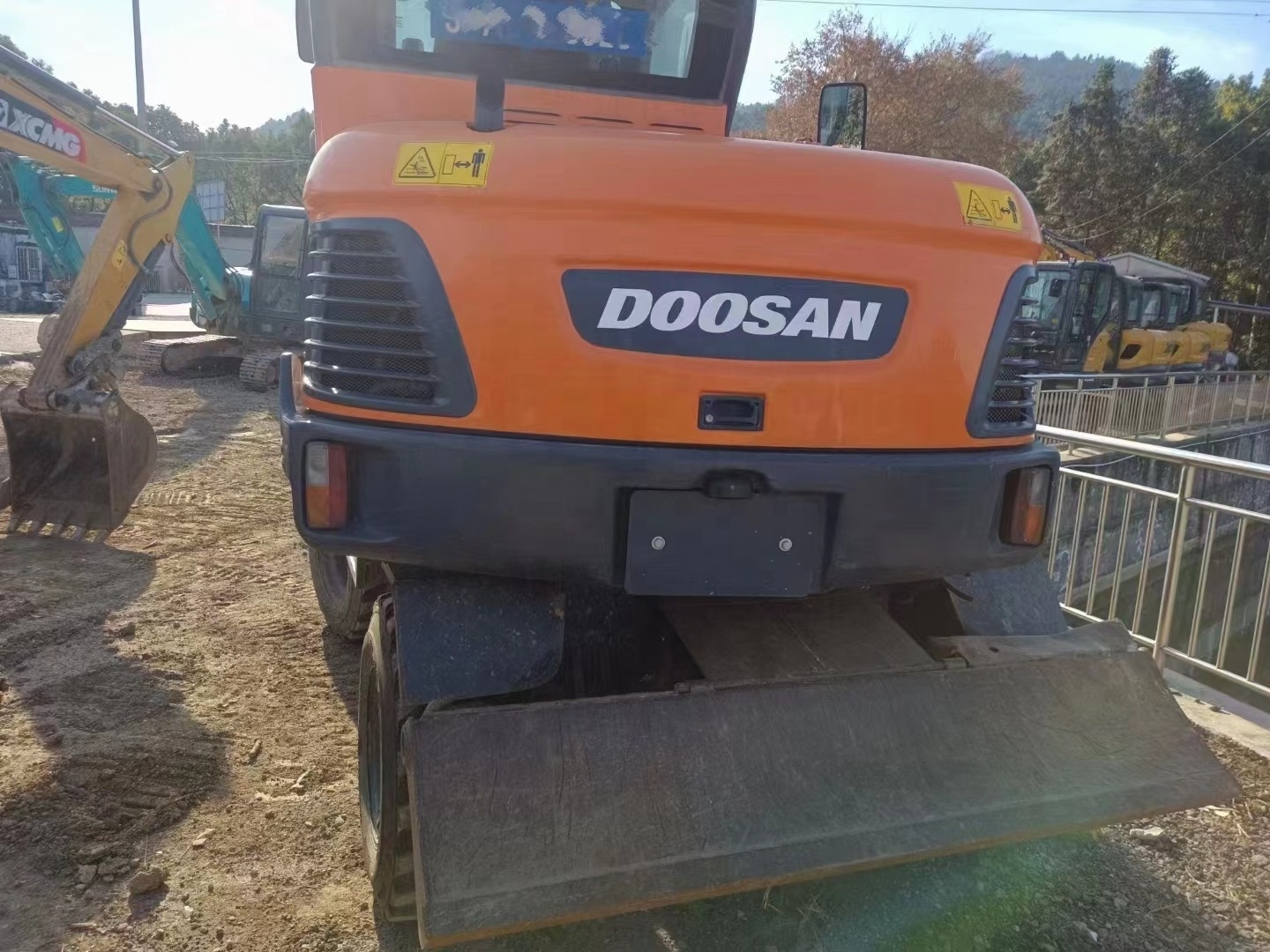 DOOSAN Mini Wheel Used Dx60W Excavator 6 TON Second Hand Wheel Digger DX60 DH60 5t 6t DOOSAN used excavator for sale