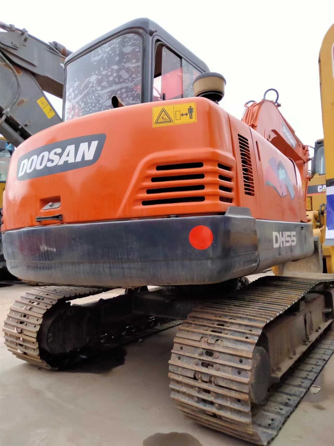 used DH55 Used Doosan DH255 crawler excavator, backhoe digger DH60 may xuc, Doosan mini excavator with dozer blade hot sale