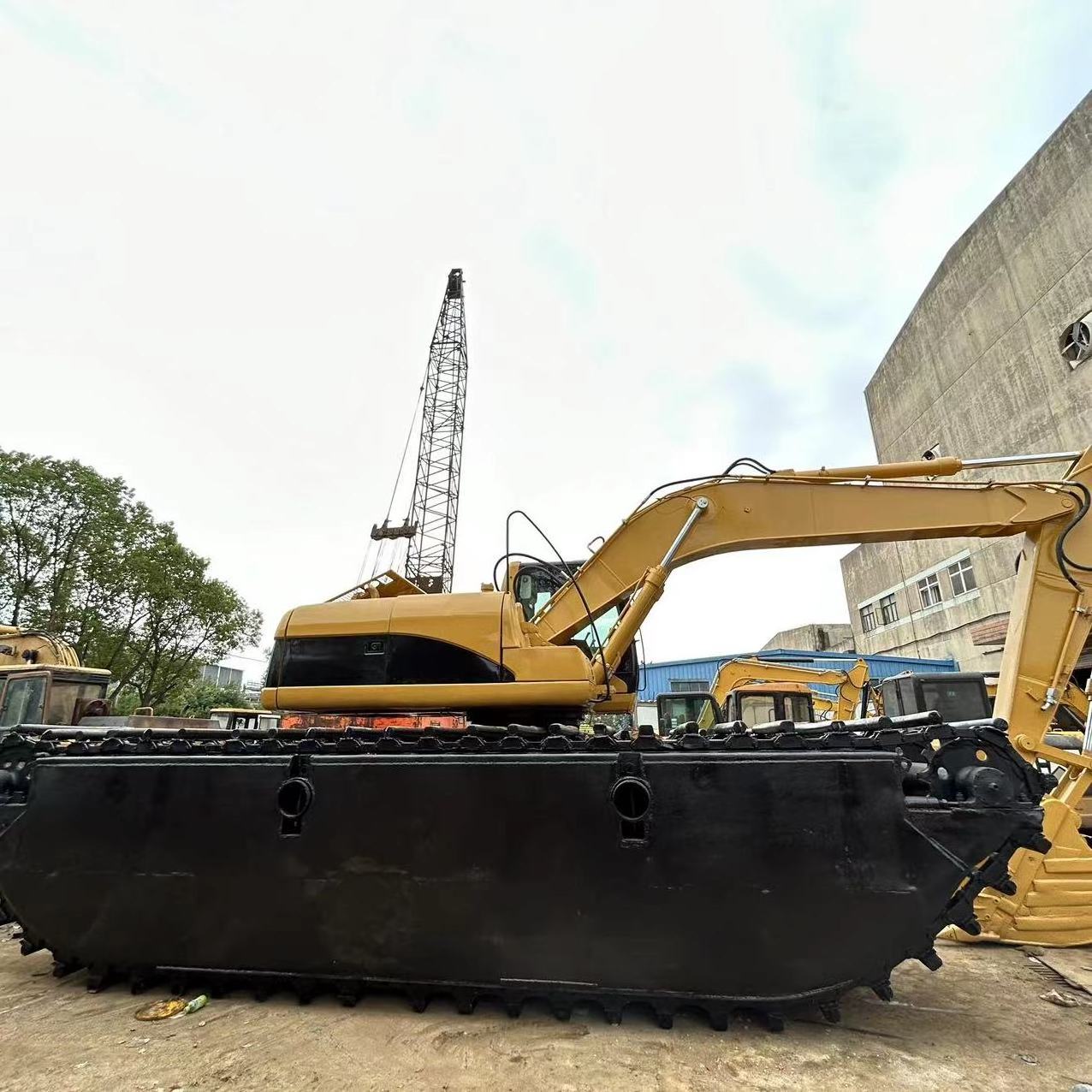 Good quality low price used cat 320d amphibious dredging excavator Original used boat excavator for sale