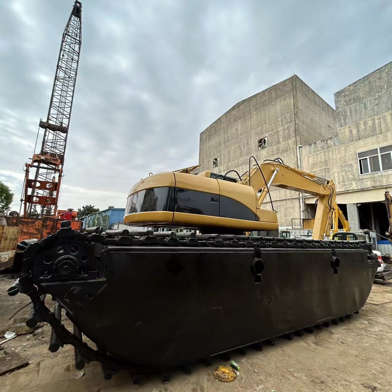 Good quality low price used cat 320d amphibious dredging excavator Original used boat excavator for sale