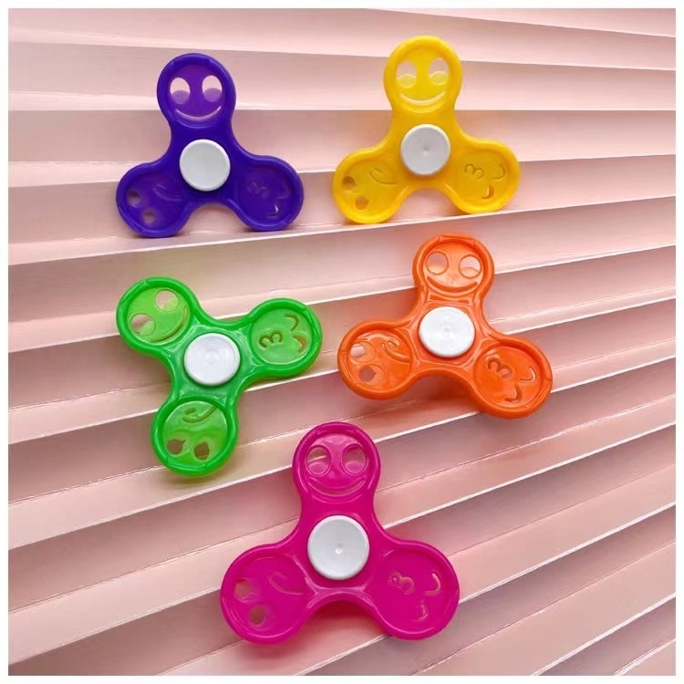 Wholesale mini plastic fidget spinner spinning finger smile gyro stress relief toys for capsule