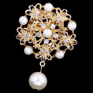 New Fashion Clear Shiny Rhinestone Crystal Hollow Out Flower Charming Imitation Pearl Brooch Pins for Bridal Wedding Jewelry