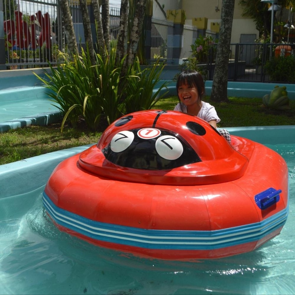 Factory hot sale fiberglass electric inflatable adult and kid for pool water bumper boat