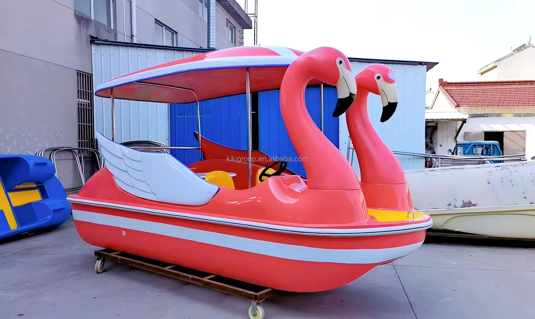 The newest fun water park animal the flamingo theme 6 people electric bumper boat water bike pedal boat