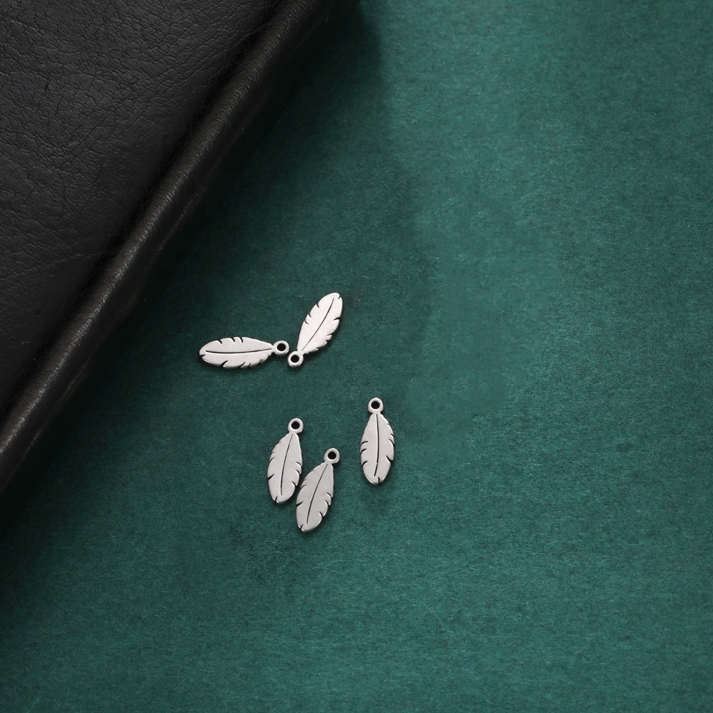 5pcs/Pack Wholesale Stainless Steel Mini Feather Pendants Necklace Bracelets Accessories DIY Jewelry Making Charms Supplies