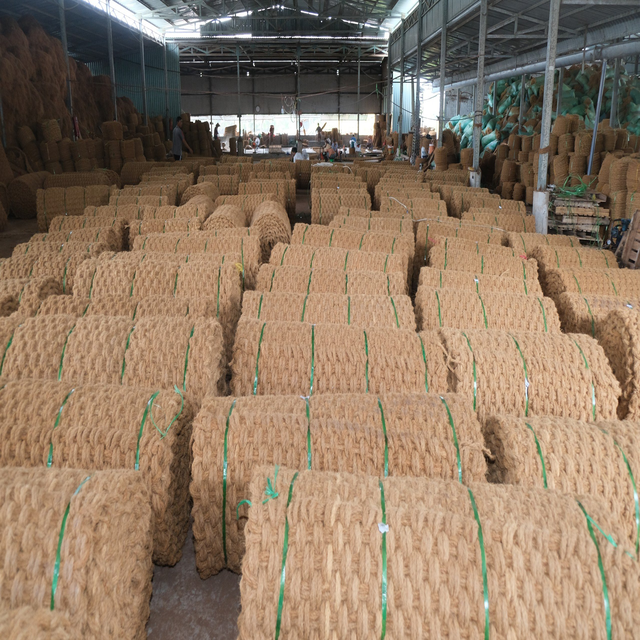 Eco Friendly Anti Slip Handwoven Coco Product Coconut Coir Mats For Indoor Outdoor Slice And Road Paving In Park From VietNam