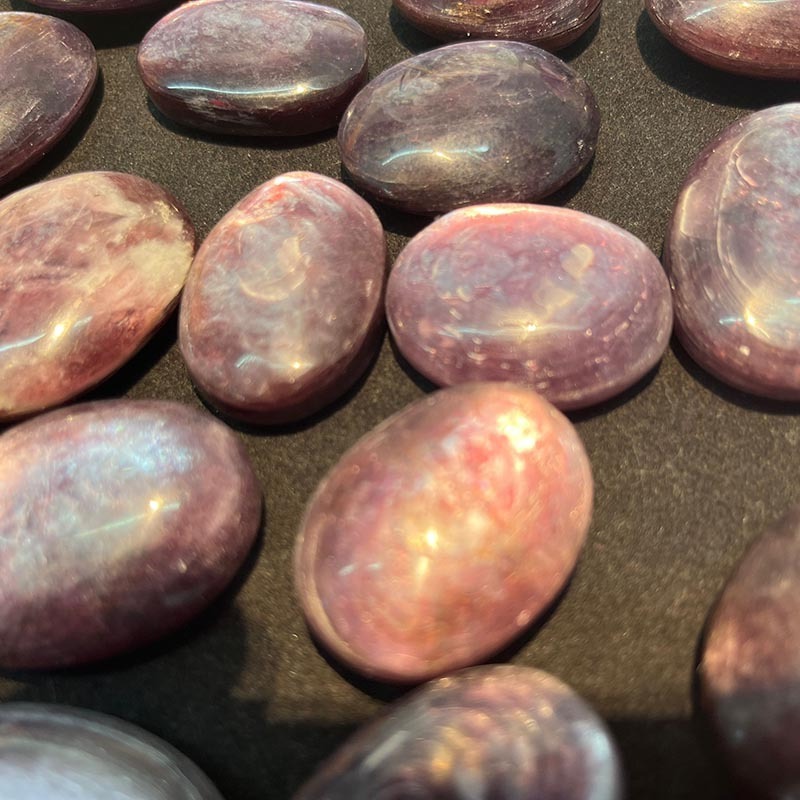 New Arrival Natural Crystal Craft Healing Stones Purple Mica Palm for Decoration