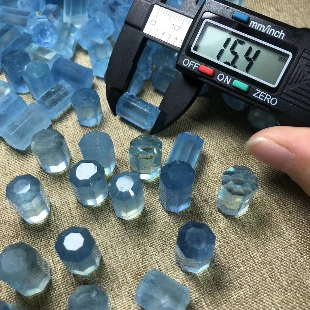 Hot selling Promotion Exquisite Gift Natural Quartz Crystal Aquamarine Point Pendant