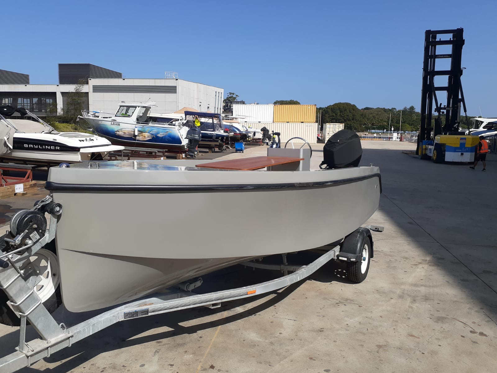 Kinocean 18ft Open Recreational Aluminum Boat with Centre Console and Round Sofas for Sale