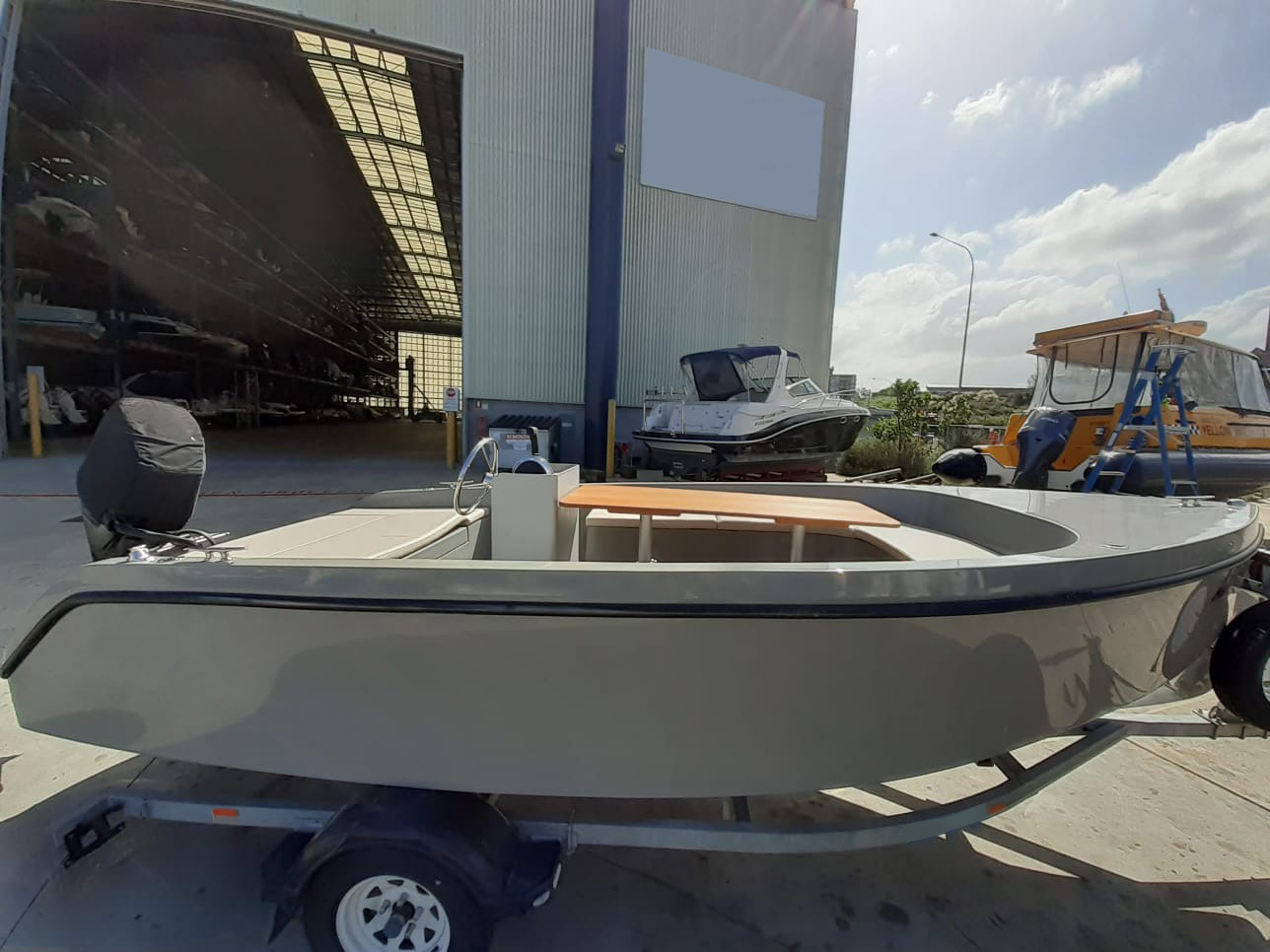 Kinocean 18ft Open Recreational Aluminum Boat with Centre Console and Round Sofas for Sale