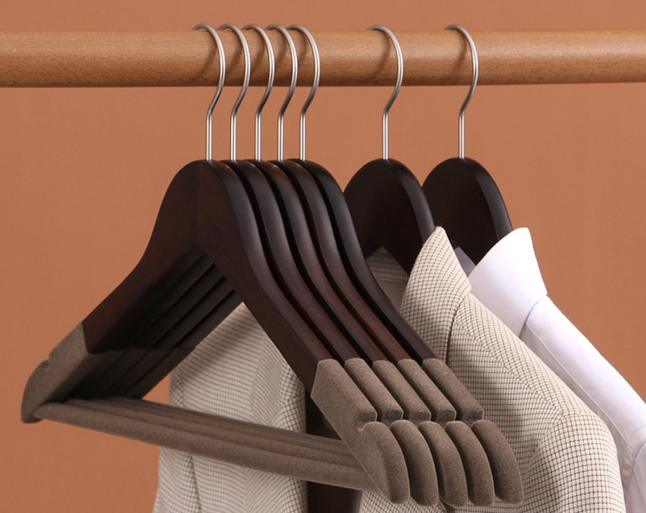 New design luxury wooden clothes hanger coat hanger wholesale anti slip velvet bar