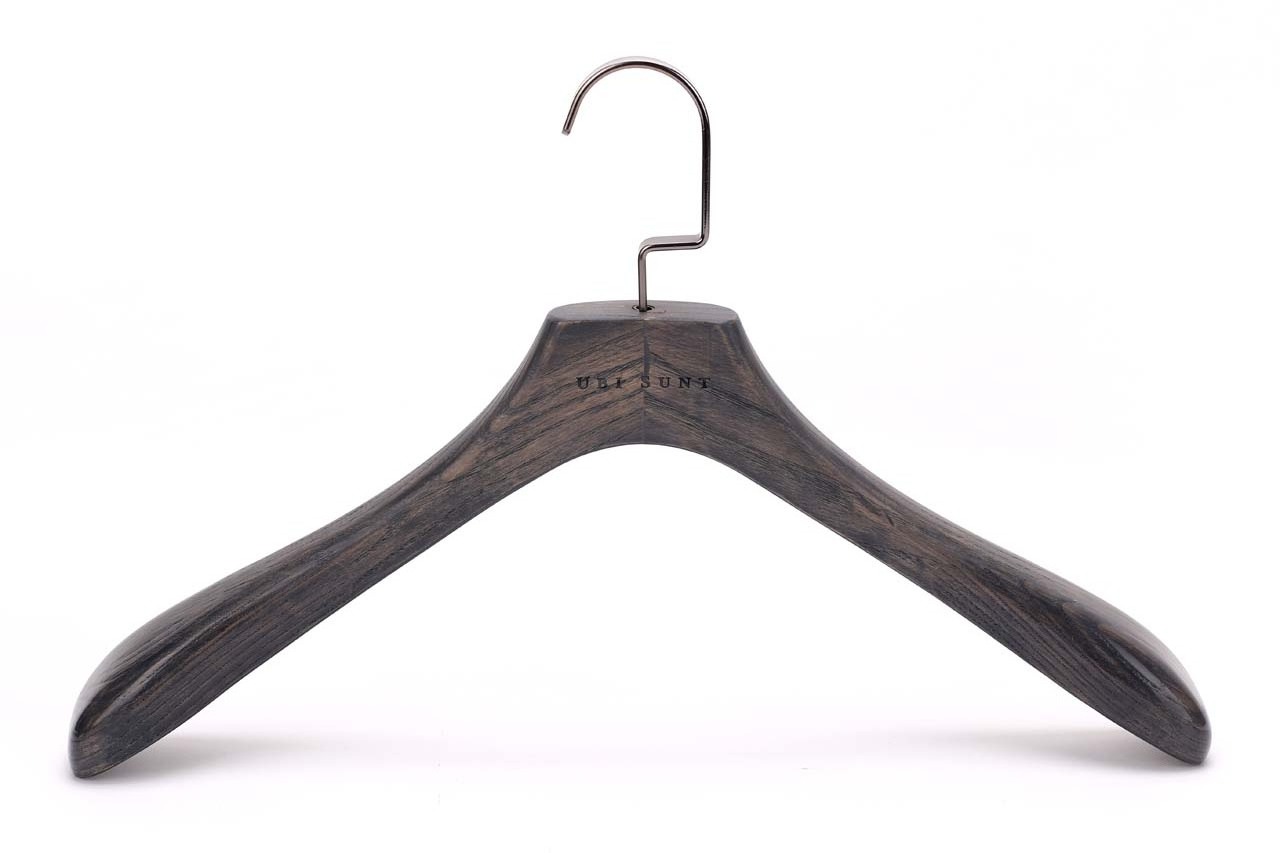 Heavy Duty Deluxe Logo Custom Luxury Wooden Coat Suit Hanger For Clothing Store