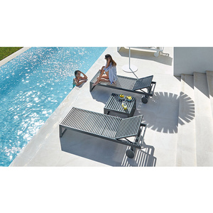 2022 Contemporary aluminium garden furniture set swimming pool double chaise lounge