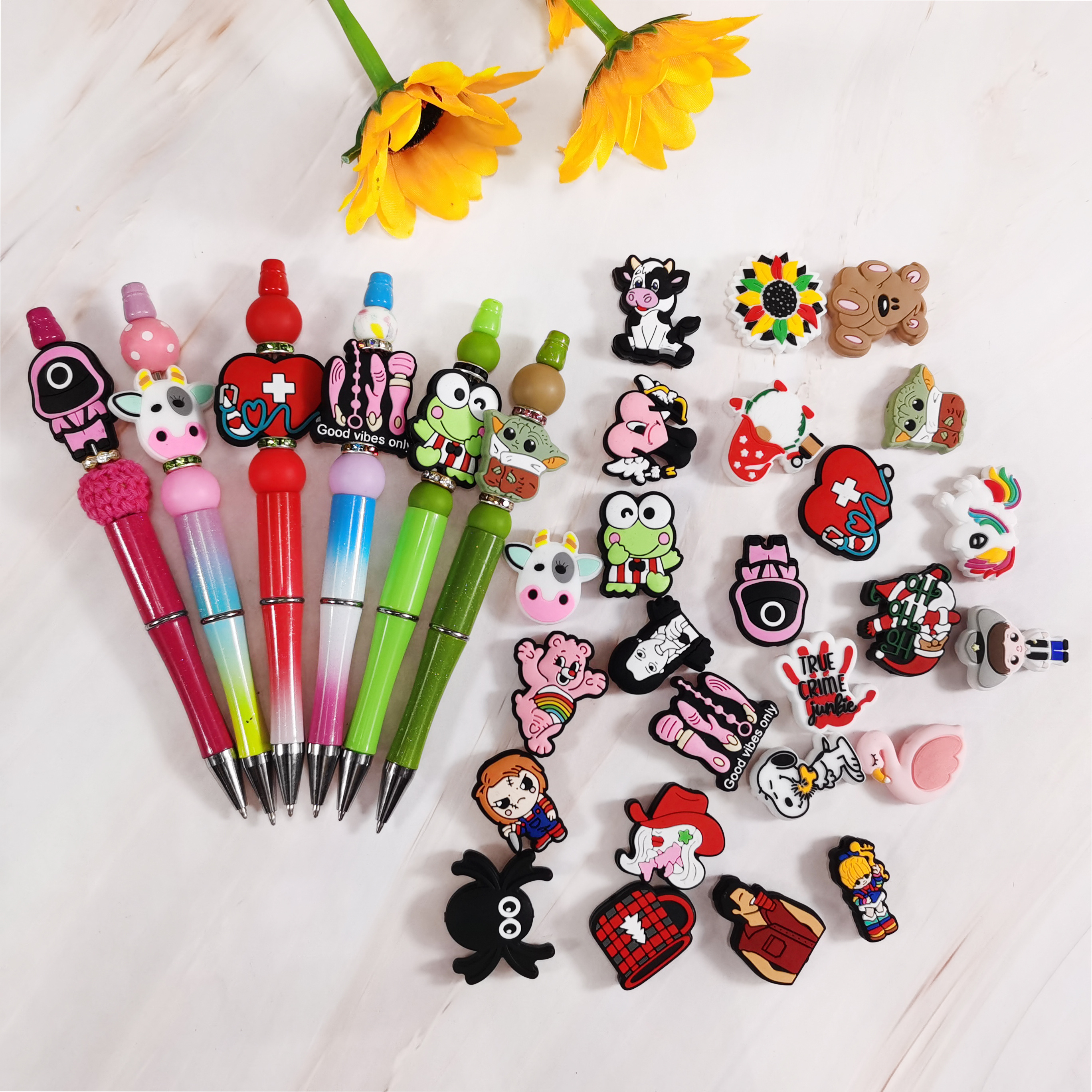 New Design Newborn Puzzle Chewing Pacifier Chain Mix Bulk Character Focal Cross Focal Silicone Beads For Pen Making