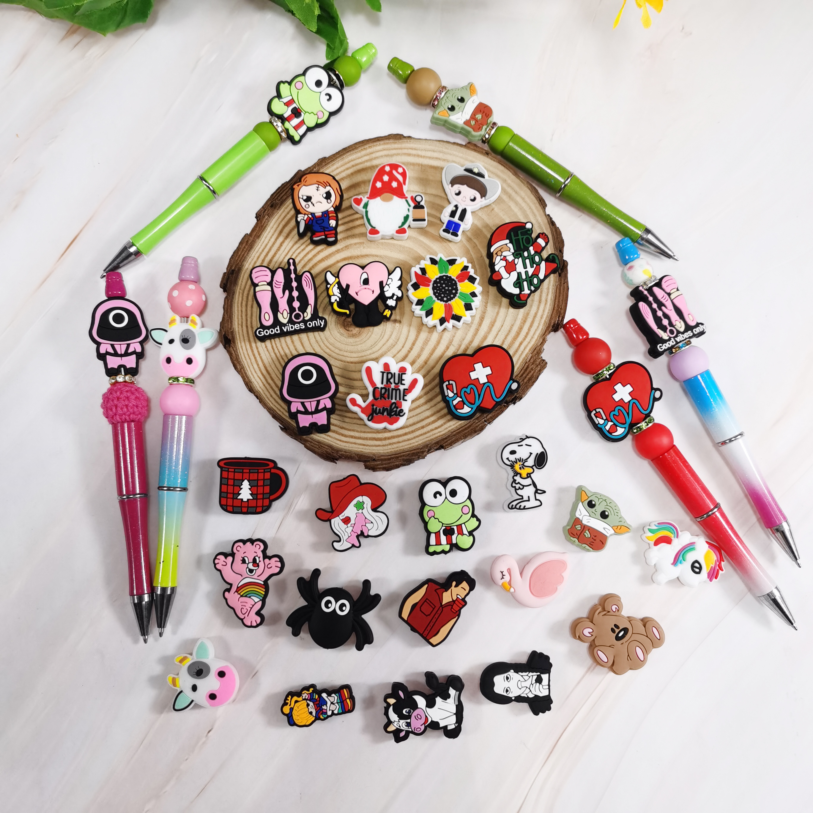 New Design Newborn Puzzle Chewing Pacifier Chain Mix Bulk Character Focal Cross Focal Silicone Beads For Pen Making