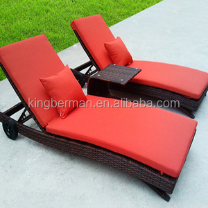 Outdoor Wicker Chaise Lounge Double Rattan Sun Lounge with Wheel Beach Chair