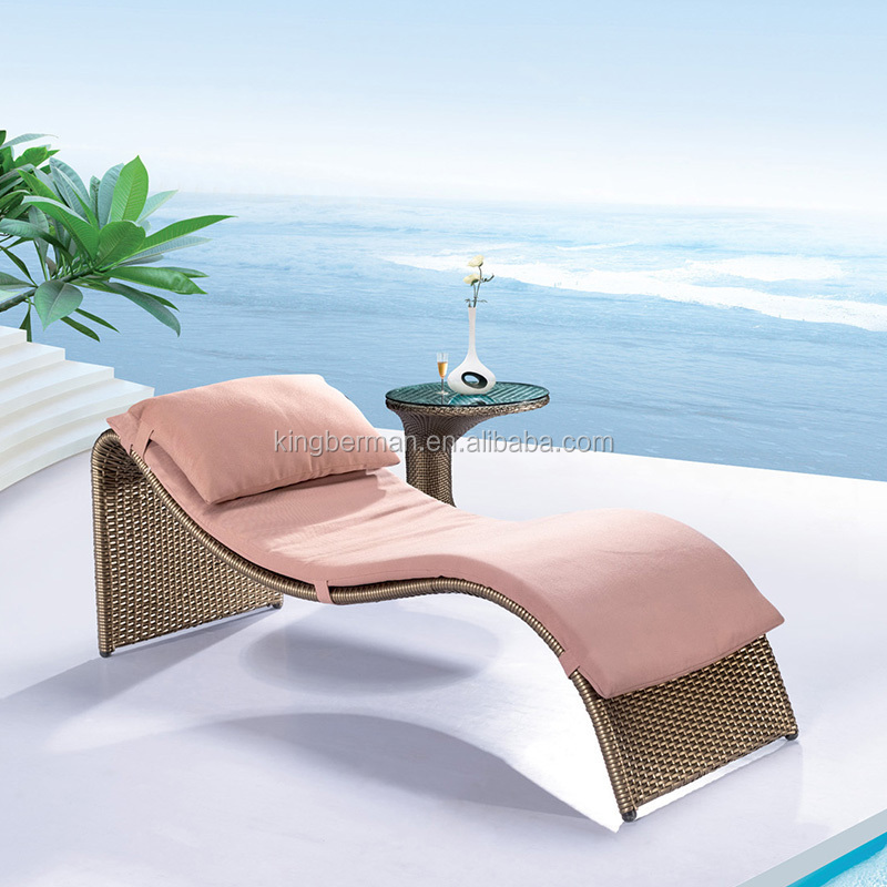 Popular Outdoor Furniture Patio Hotel Poolside Lounger Rattan Chaise Lounge with Cushion