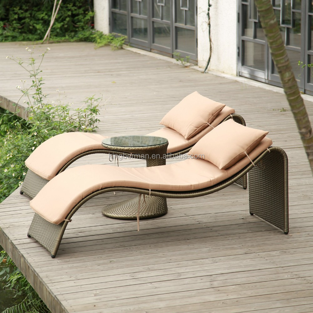 Popular Outdoor Furniture Patio Hotel Poolside Lounger Rattan Chaise Lounge with Cushion