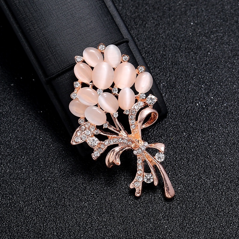 Luxury Fashion Ladies Brooch Cat's Eye Pearl Rhinestone Brooch Clothes Accessories