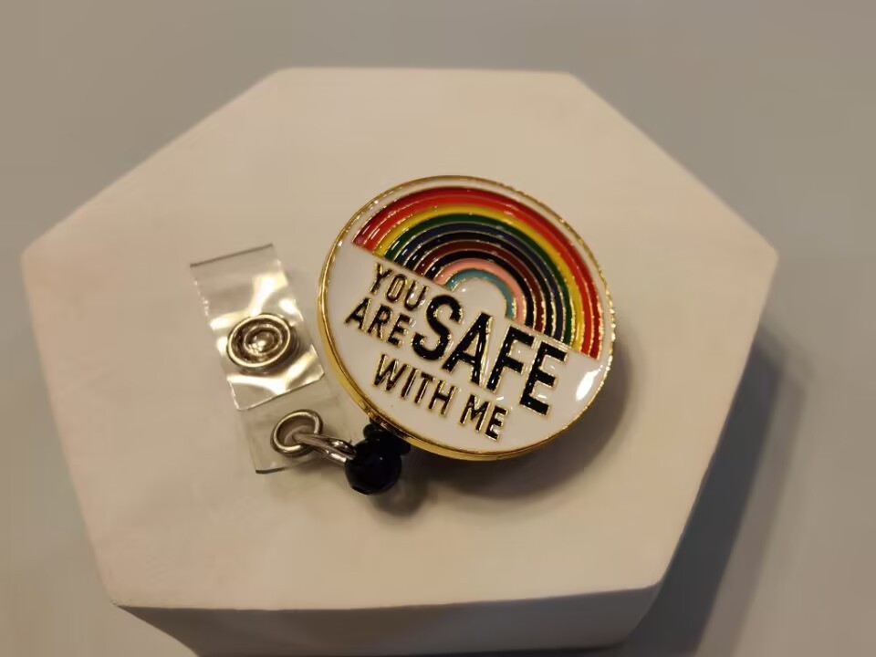 Customized Extendable Cartoon Badge Modern Style Zinc Alloy Rainbow Metal Badge Bag Pendant