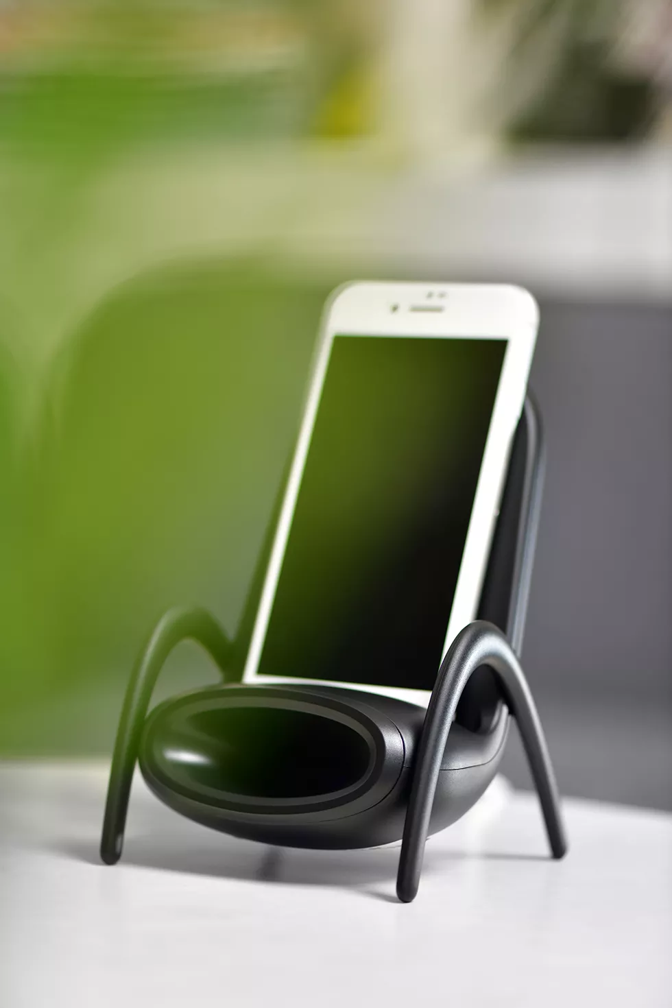 2022 New Portable Loudspeaker 15W Wireless Fast Charging Desk Chair Mobile Cell Phone Stand mini chair wireless charger