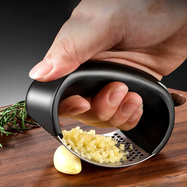 Wholesale Multifunctional Garlic Tool Stainless Steel Garlic Mincer Press Garlic Press Crusher With Black Handle Small