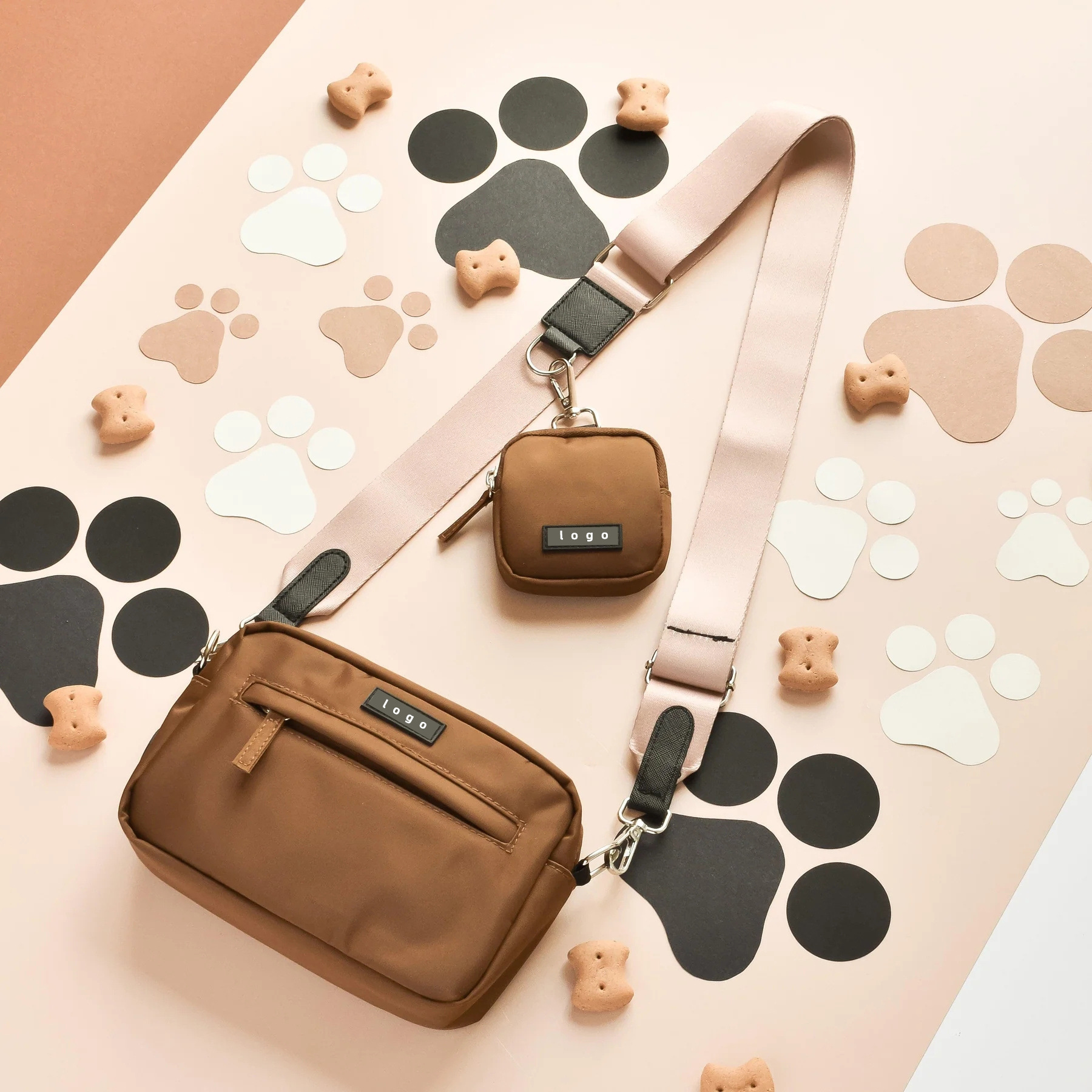 Low MOQ customization Dog Walking Bag Treat Training Tote Waterproof Cross Body Custom Straps Dog Mom Bag Sling Bag Fanny Pack