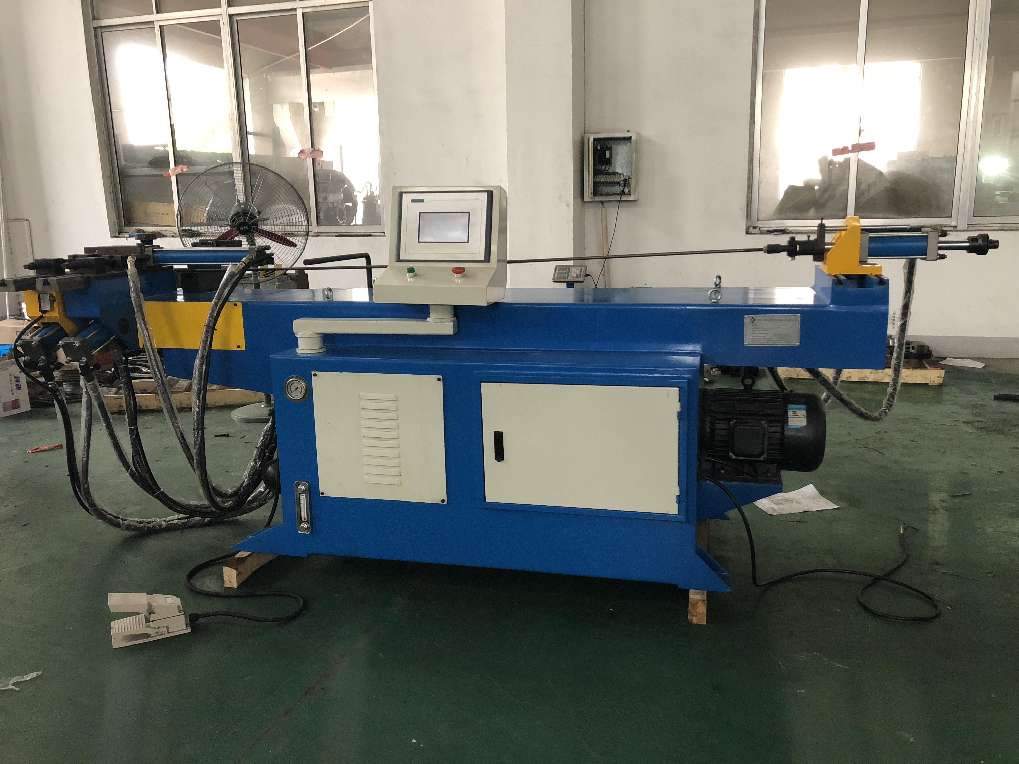 Discount on semi-automatic Pipe and tube bending machine with high precision iron metal bending machine