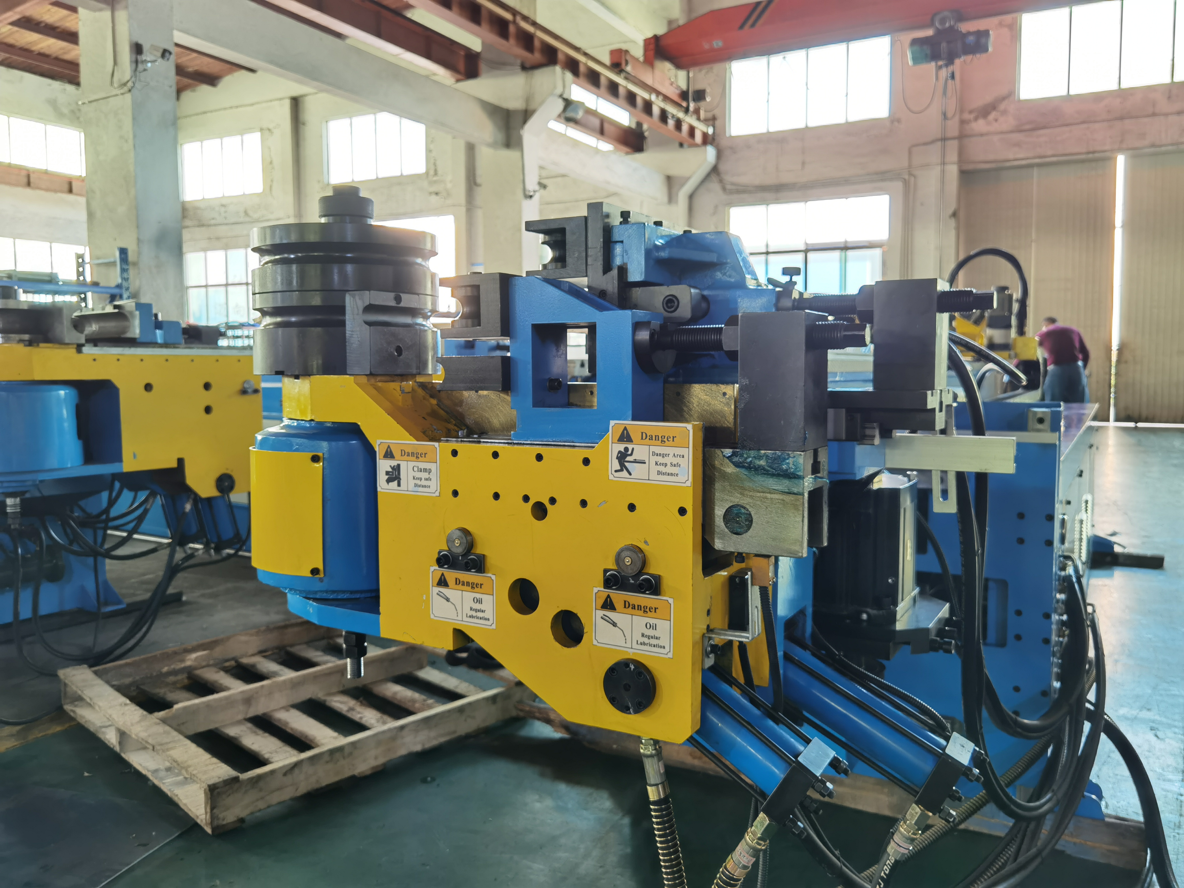 Full automatic cnc steel pipe bending machine square rectangular pipe bending machine