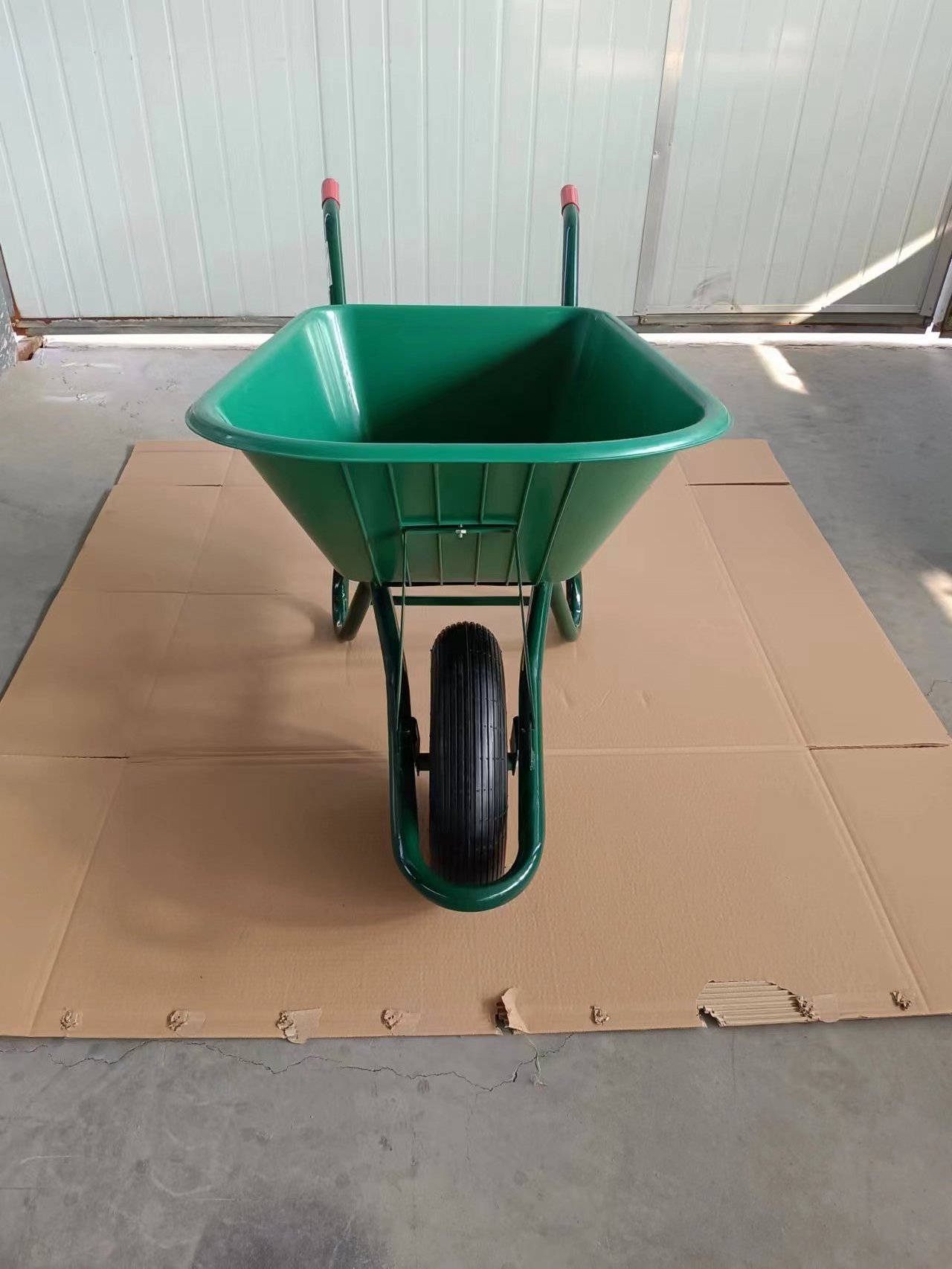 110L Garden wheelbarrow